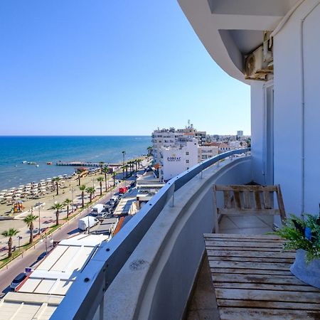 Lazuli Sea View Beachfront- Ap 61 Larnaca Bagian luar foto