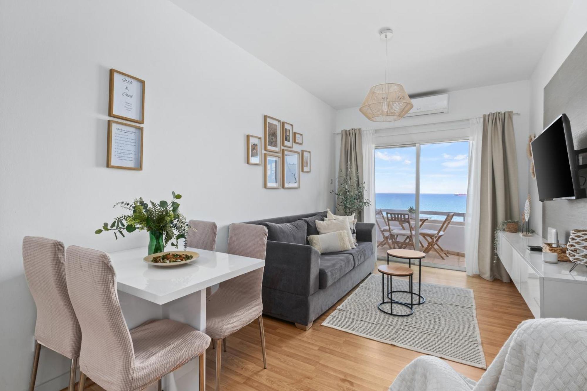 Lazuli Sea View Beachfront- Ap 61 Larnaca Bagian luar foto