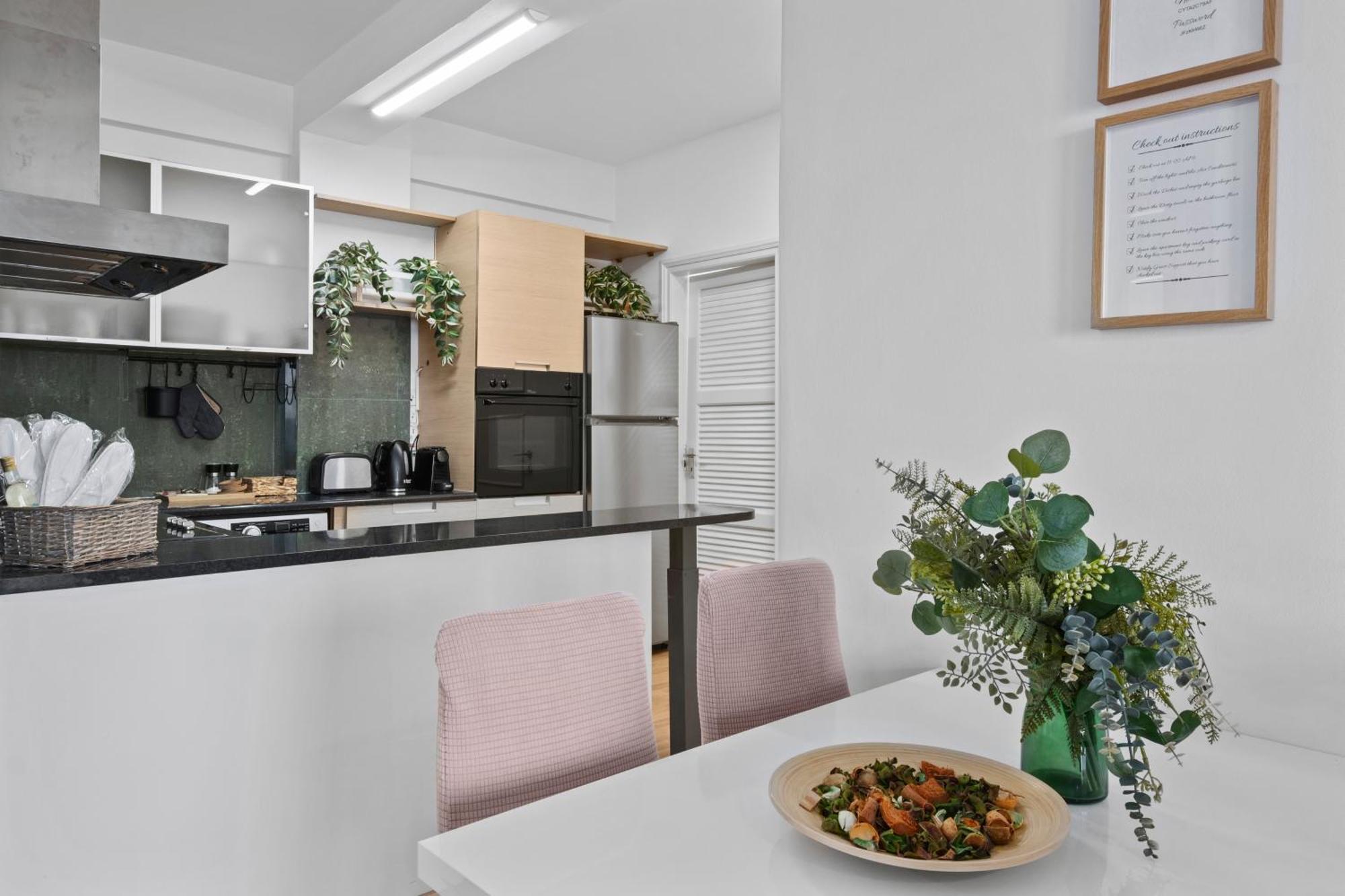 Lazuli Sea View Beachfront- Ap 61 Larnaca Bagian luar foto